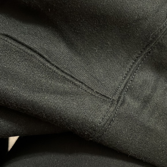 Amazhiyu Women's Cropped Hoodie - Picture 4 of 9